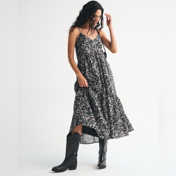 Abercrombie & Fitch Dresses & Skirts - Abercrombie & Fitch V- Neck Flowy Maxi Dress - NWT